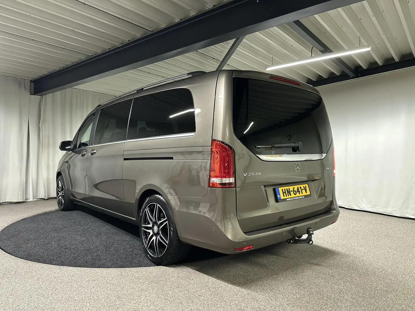 Mercedes-Benz V 250 250d 4-MATIC Extra Lang Avantgarde Edition Automaa Grijs - 2