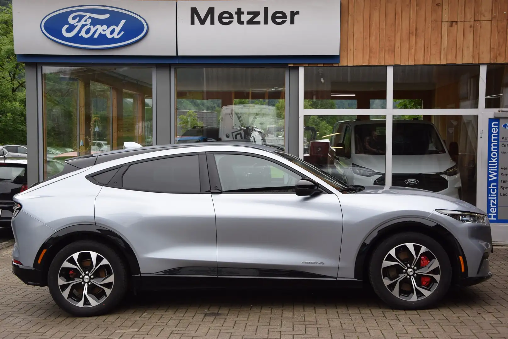 Ford Mustang Mach-E Premium AWD 400km Reichw. - 1
