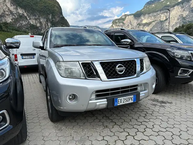 Nissan Pathfinder 2.5 dCi LE Auto PATHFINDER