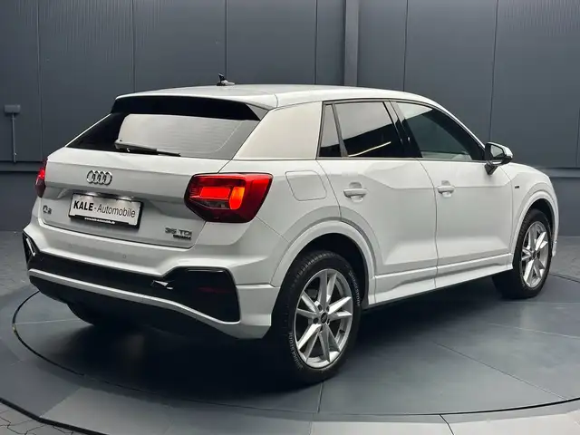 Audi Q2 view 5