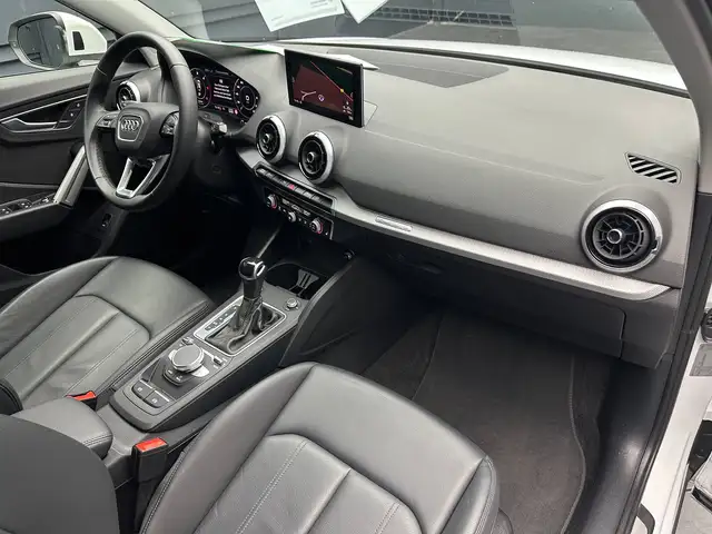Audi Q2 view 11