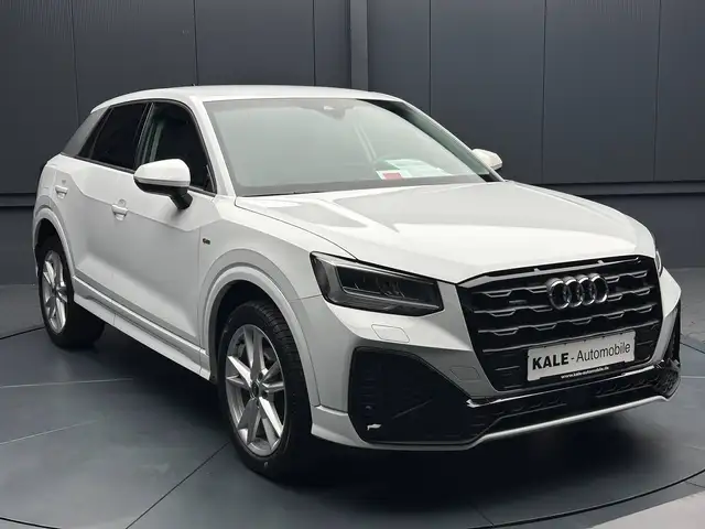 Audi Q2 view 7