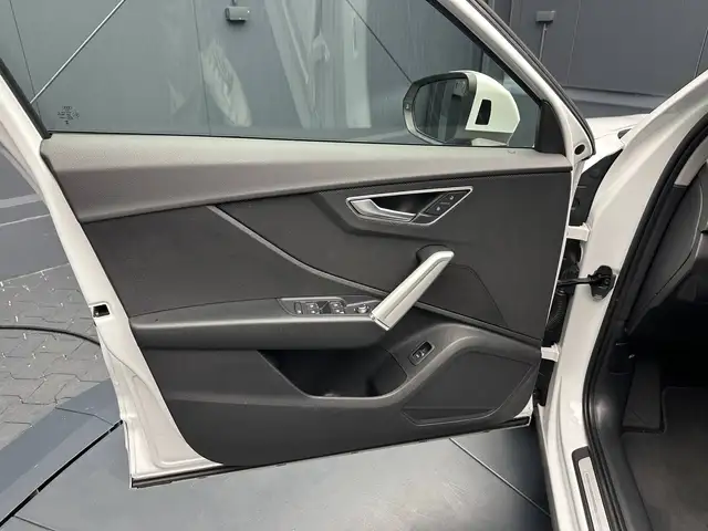 Audi Q2 view 13