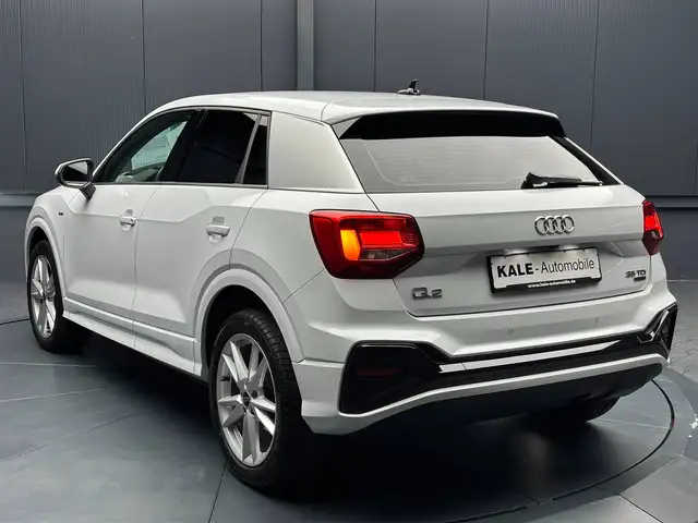 Audi Q2 view 3