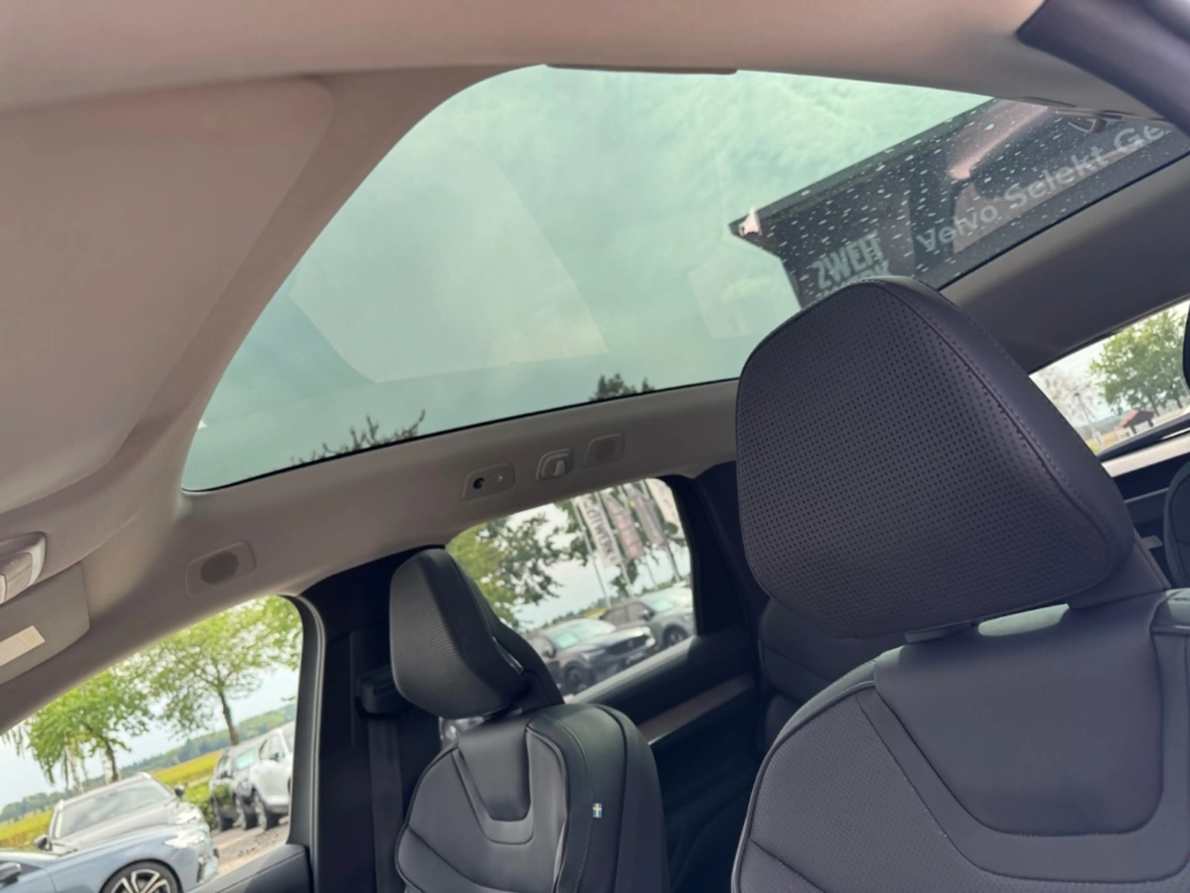 Volvo EX90 Ultra Twin Performance AWD B&W StandHZG AHK-el. kl — photo 14