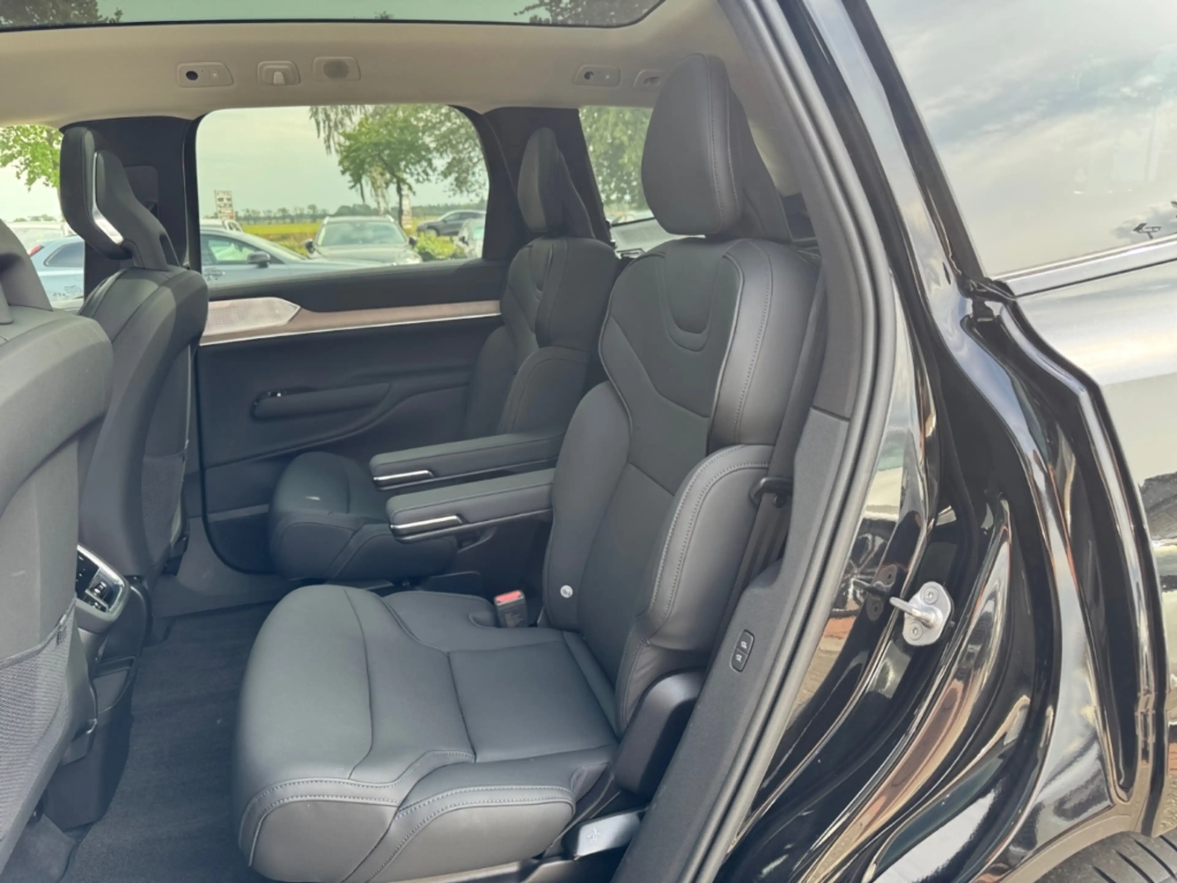 Volvo EX90 Ultra Twin Performance AWD B&W StandHZG AHK-el. kl — photo 11
