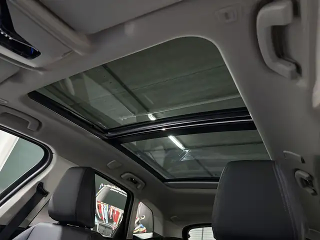 BMW 2 Series view 11