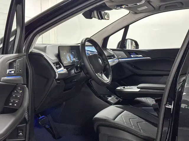BMW 2 Series view 9