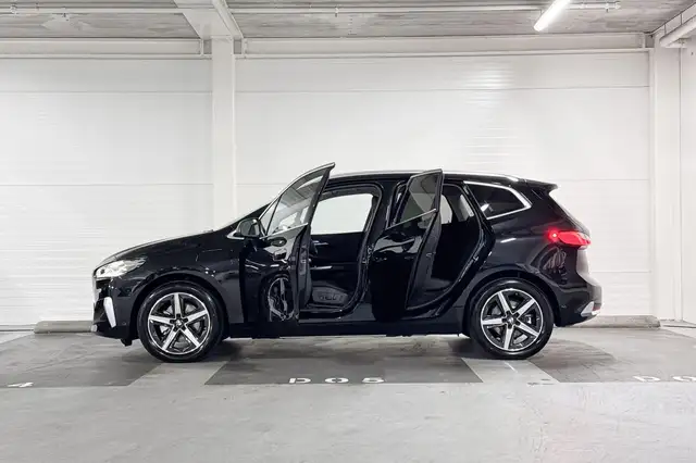 BMW 2 Series view 3