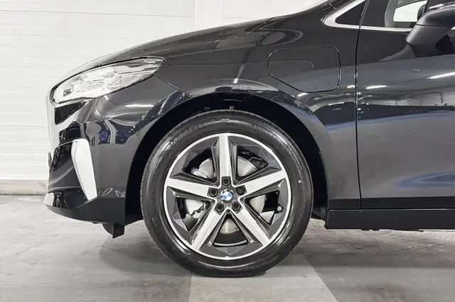 BMW 2 Series view 4