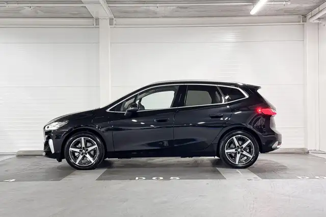 BMW 2 Series view 2