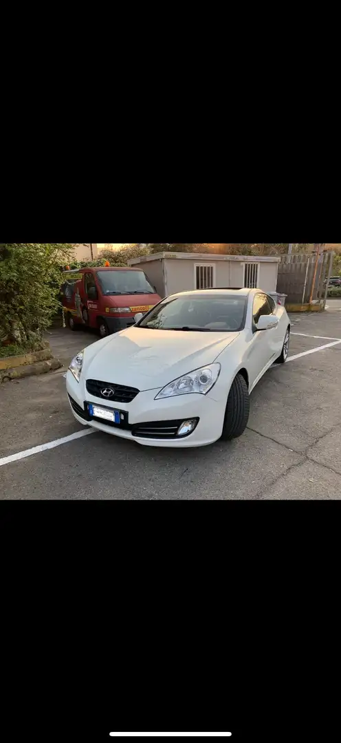 Hyundai Genesis Coupe Sport Alb - 1