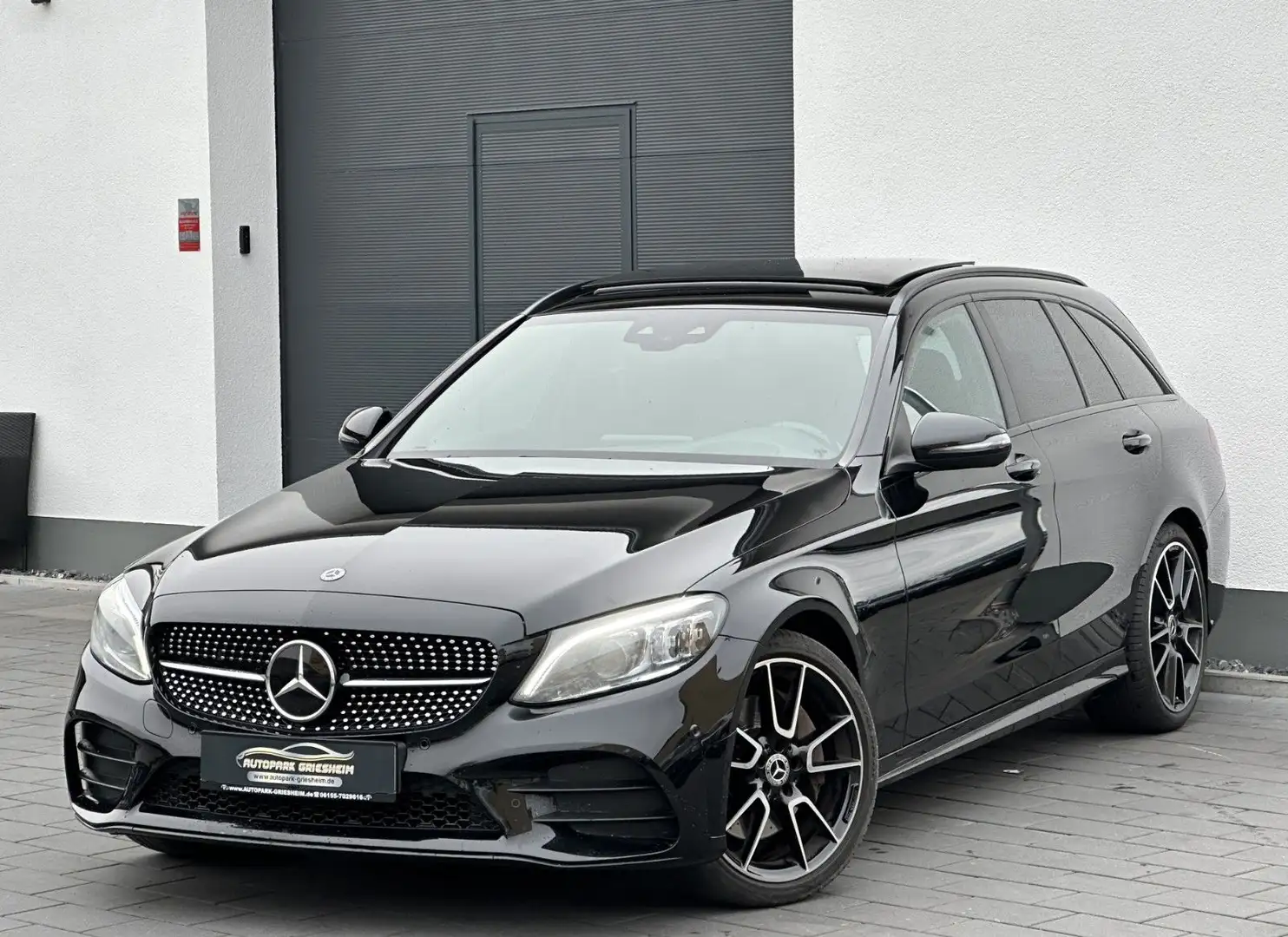 Mercedes-Benz C 400 T 4Matic*AMG*VOLL*ACC+KAMERA*PANO*AHK*HUD Schwarz - 1