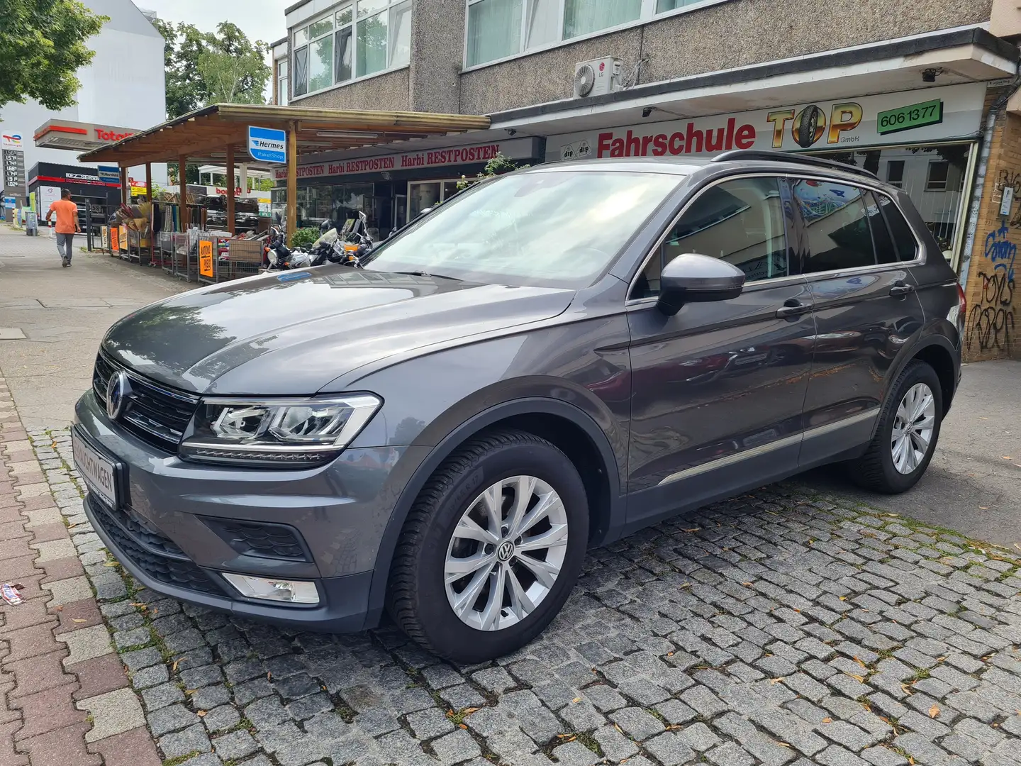 Volkswagen Tiguan Comfortline BMT/Keylees/Scheckheft/Klimatr./AHK Gris - 2