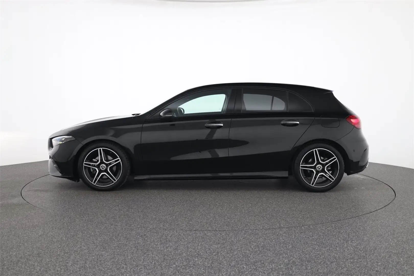 Mercedes-Benz A 180 d AMG Line Winterpaket Schwarz - 2