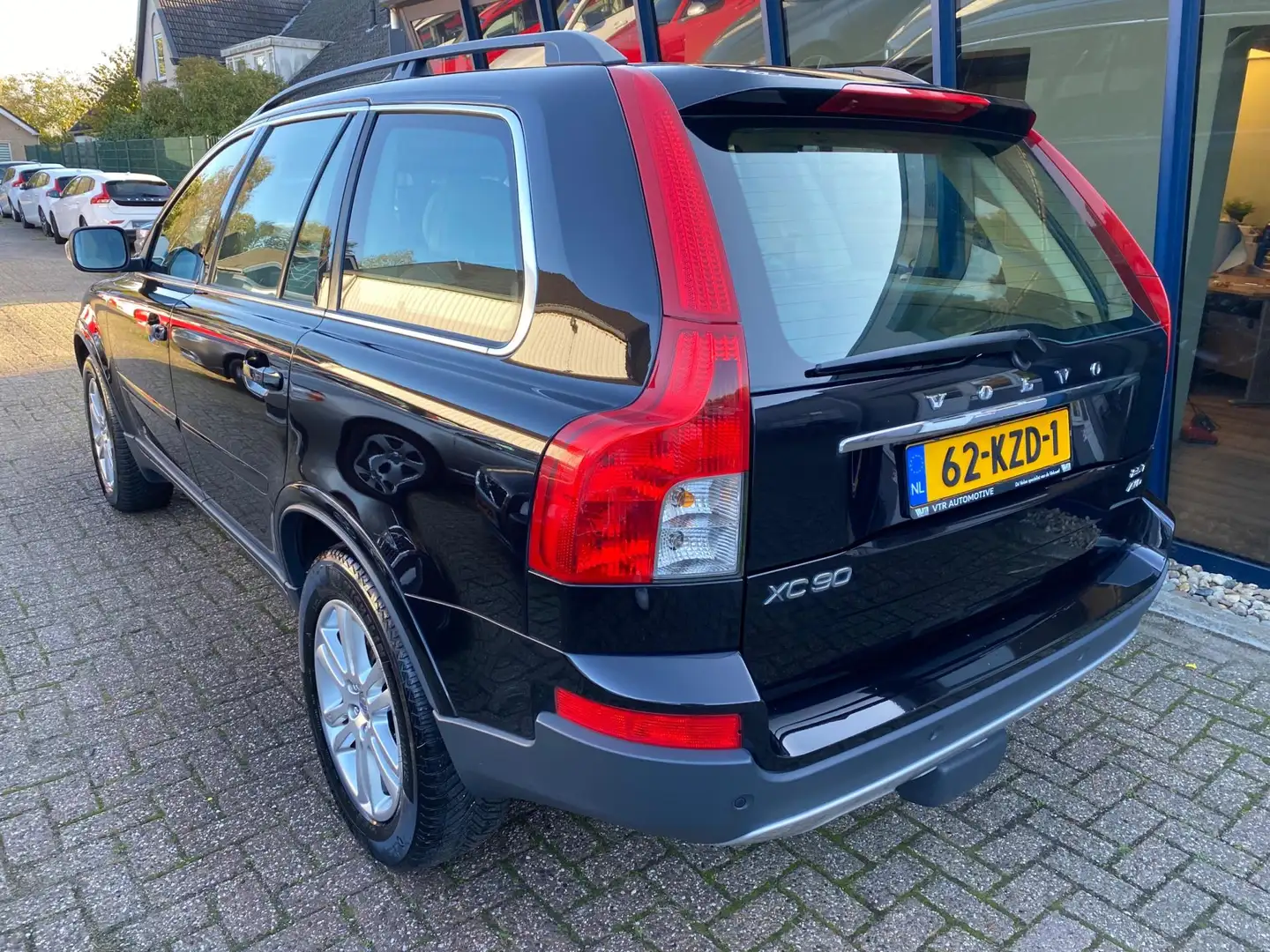 Volvo XC90 2.5 T Summum Automaat NL Auto / LEER / NAVI Zwart - 2