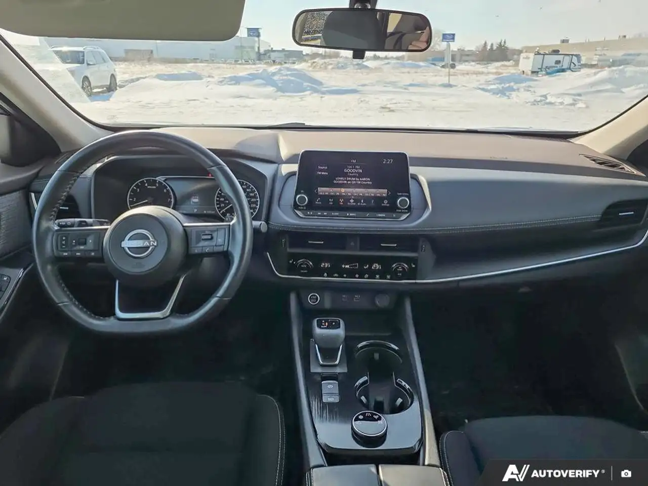 Nissan Rogue снимка Nissan Rogue