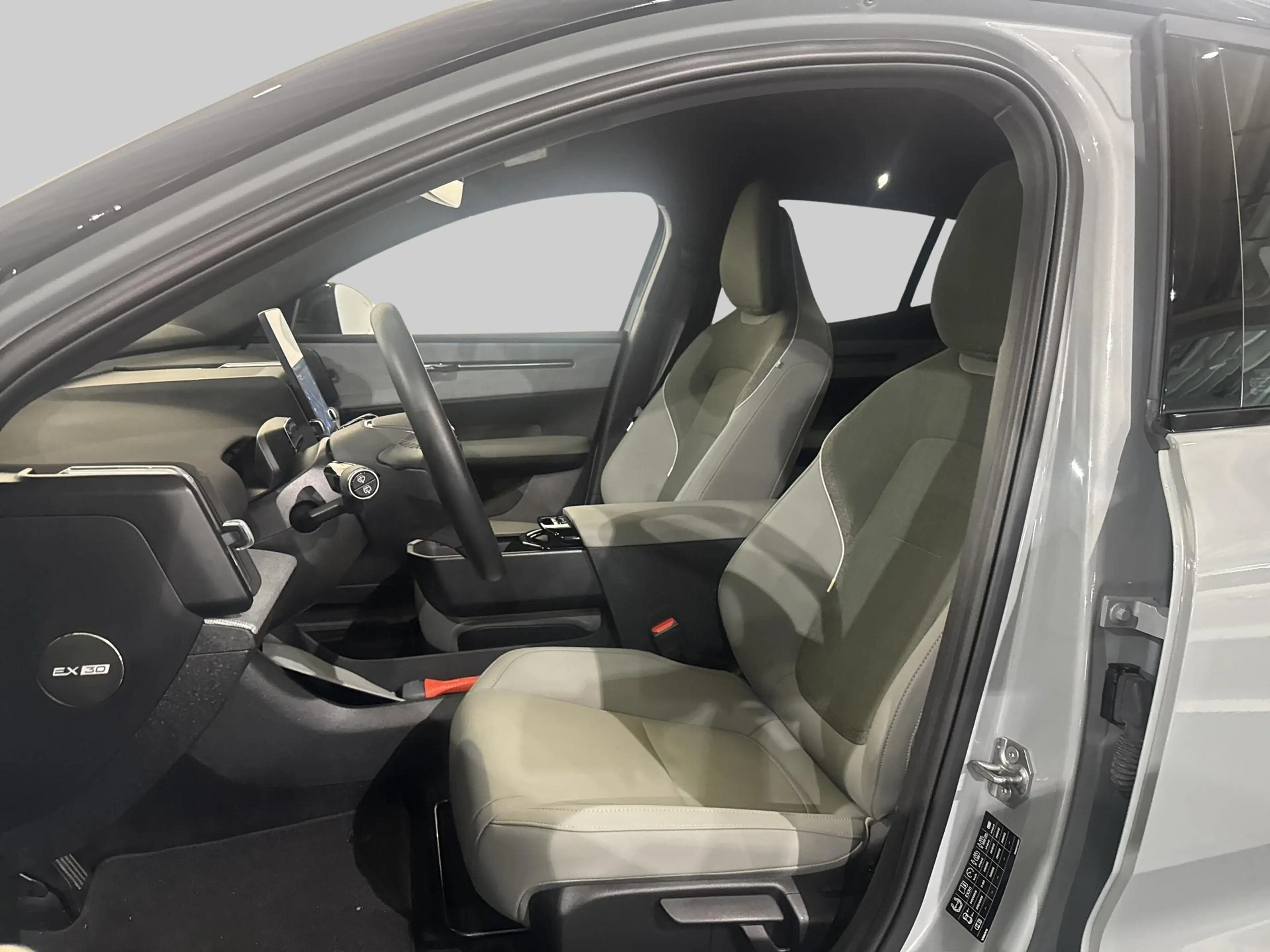 Volvo EX30 Single Motor Extended Range Plus 69 kWh | Achterui — photo 12