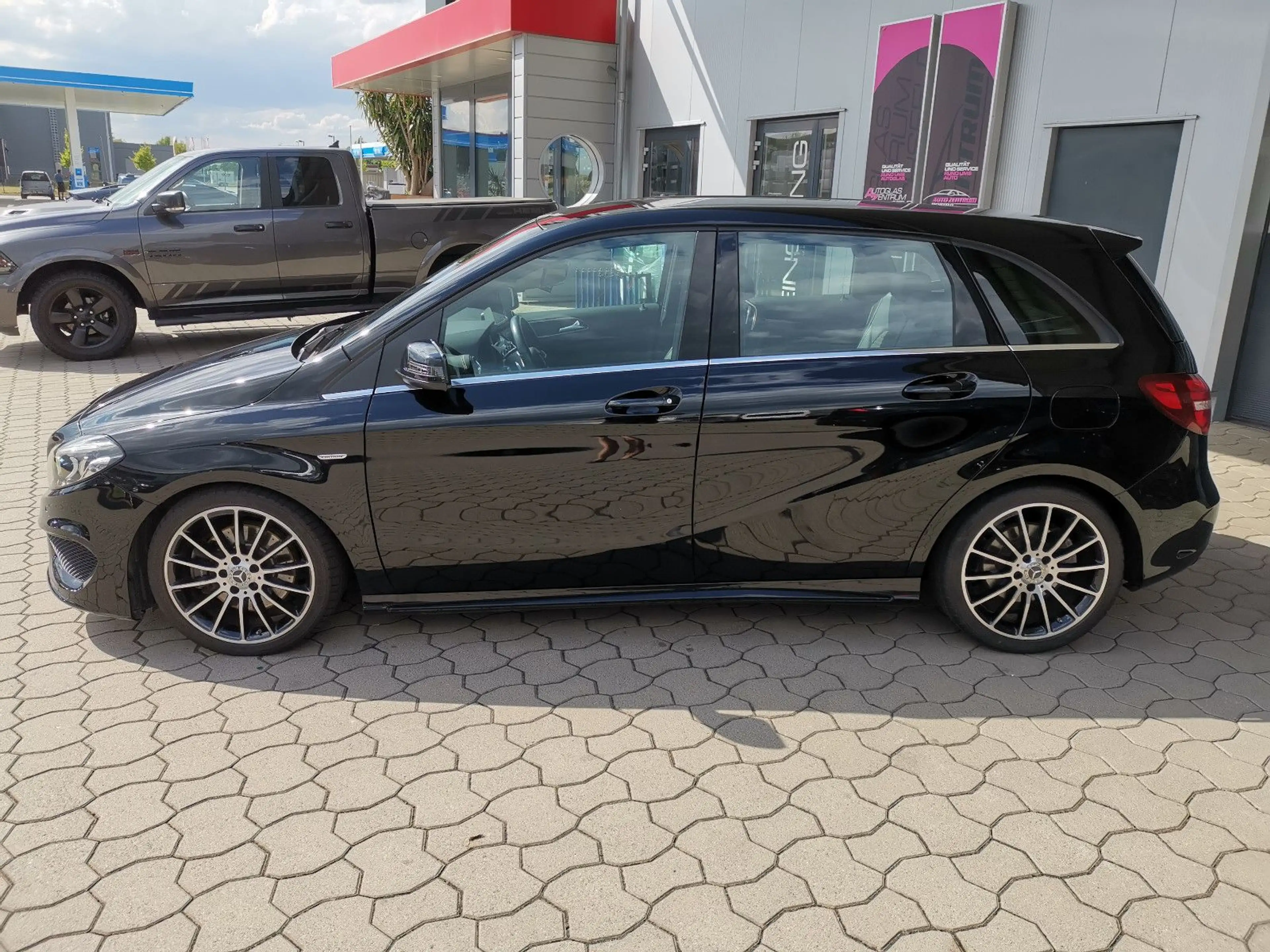 Mercedes-Benz B 220 CDI  AMG Line — photo 4