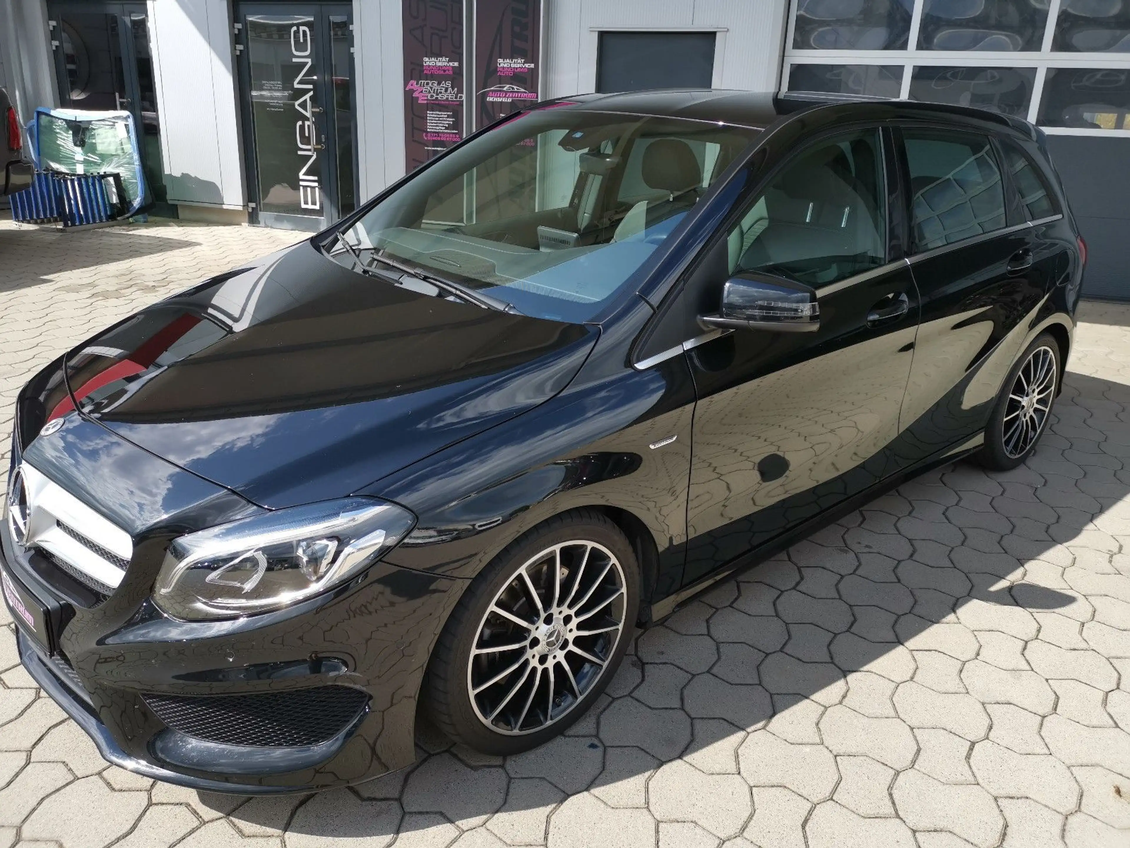 Mercedes-Benz B 220 CDI  AMG Line — photo 3