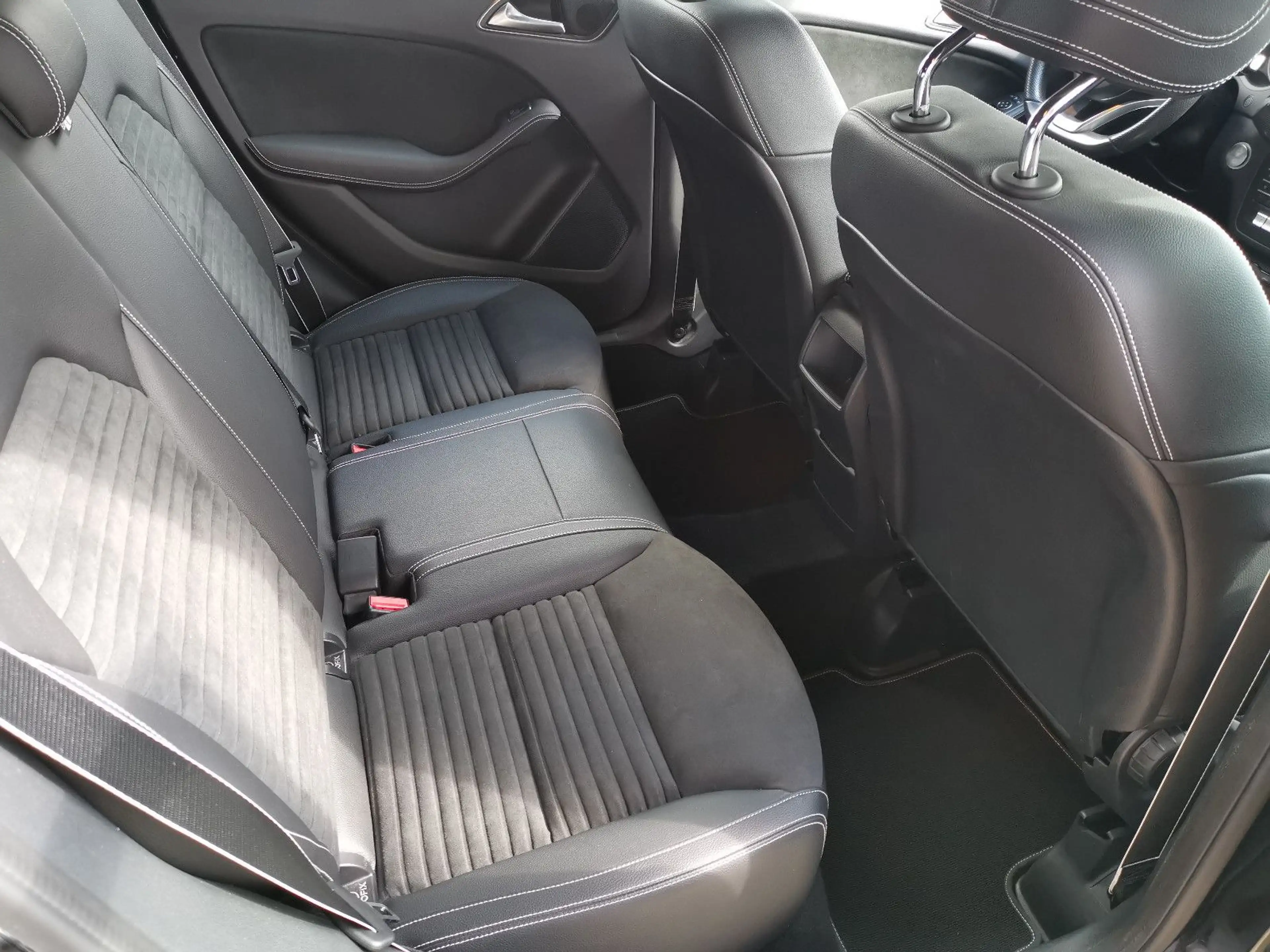 Mercedes-Benz B 220 CDI  AMG Line — photo 9