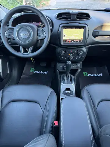 Jeep Renegade view 4