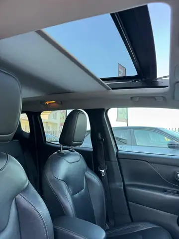 Jeep Renegade view 8