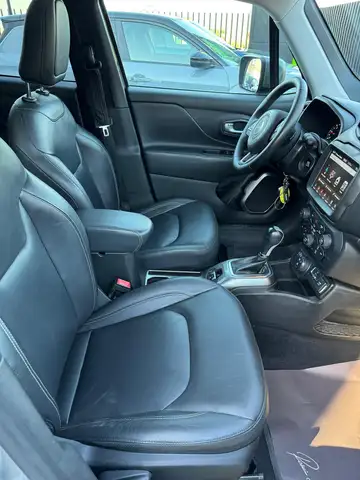 Jeep Renegade view 6
