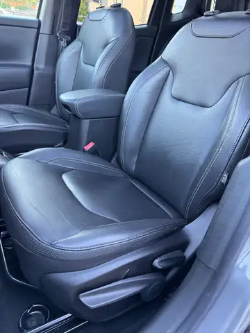 Jeep Renegade view 11