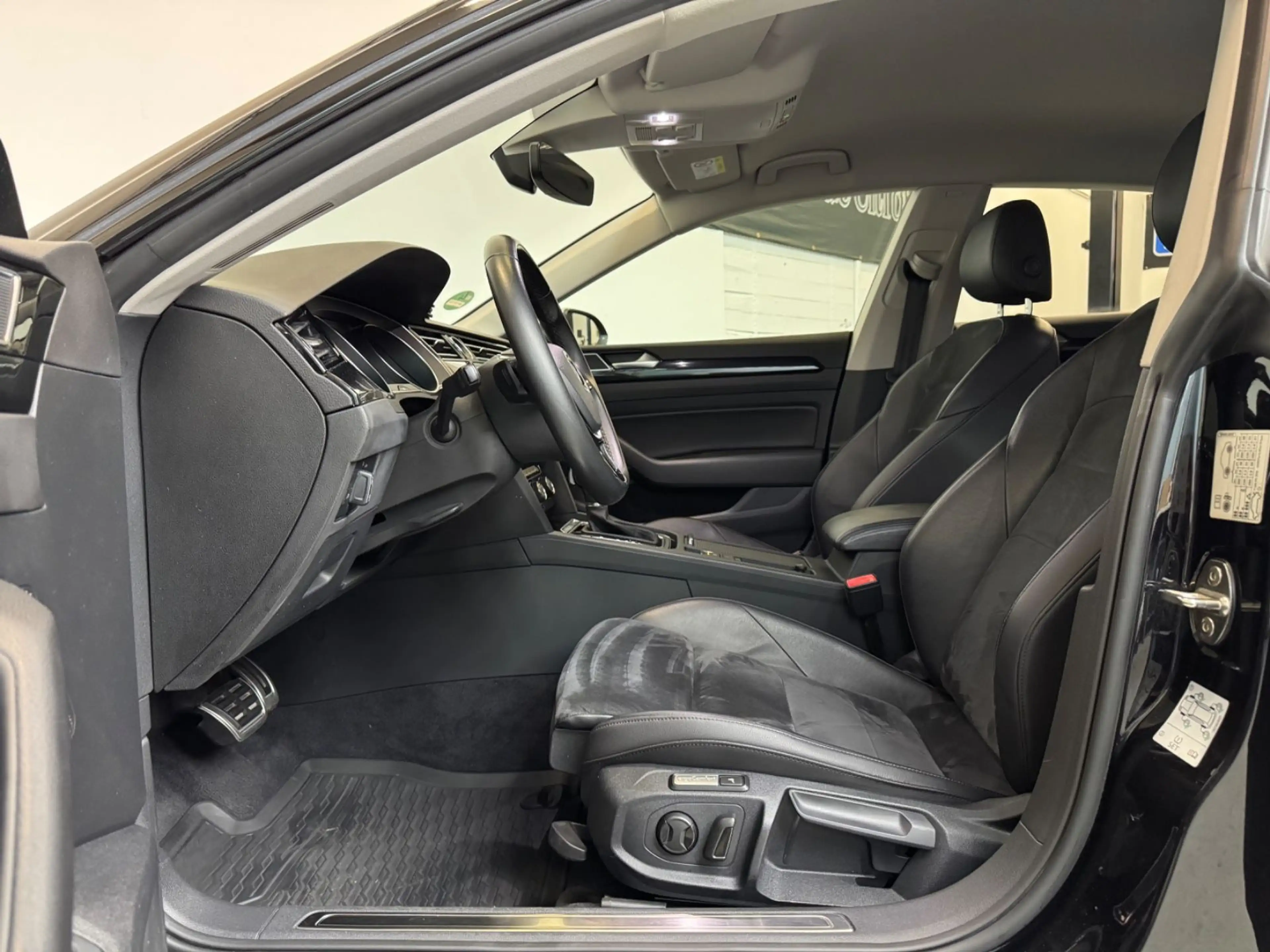 Volkswagen Arteon 2.0 TSI DSG/ACC/Massage/Spurhalte/LED — photo 8