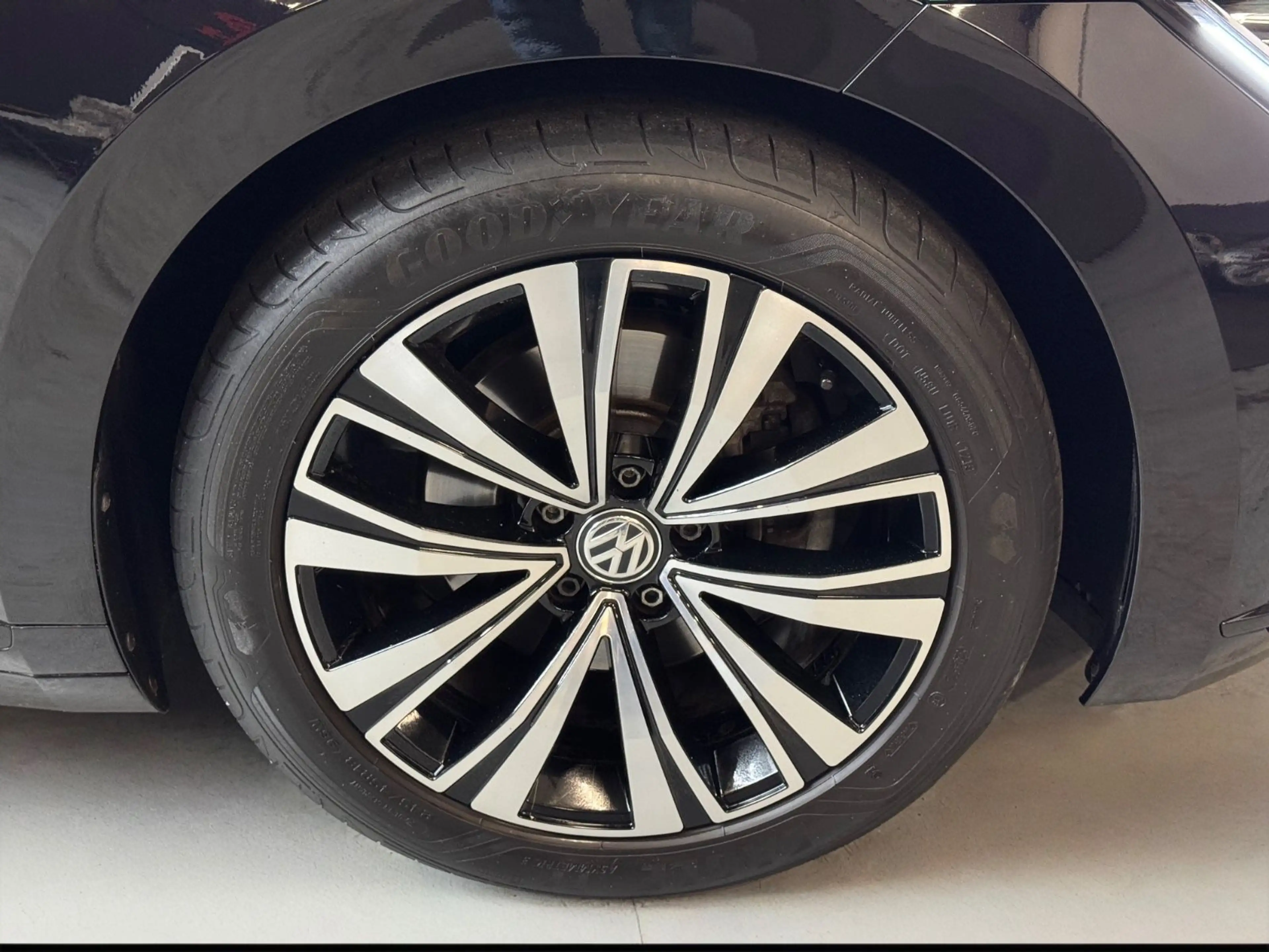 Volkswagen Arteon 2.0 TSI DSG/ACC/Massage/Spurhalte/LED — photo 6