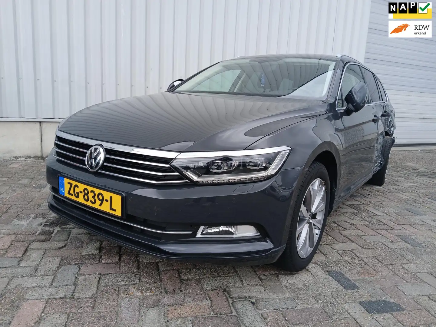 Volkswagen Passat Variant 1.5 TSI Comfortline Business - Clima - Schade - BP Grau - 1