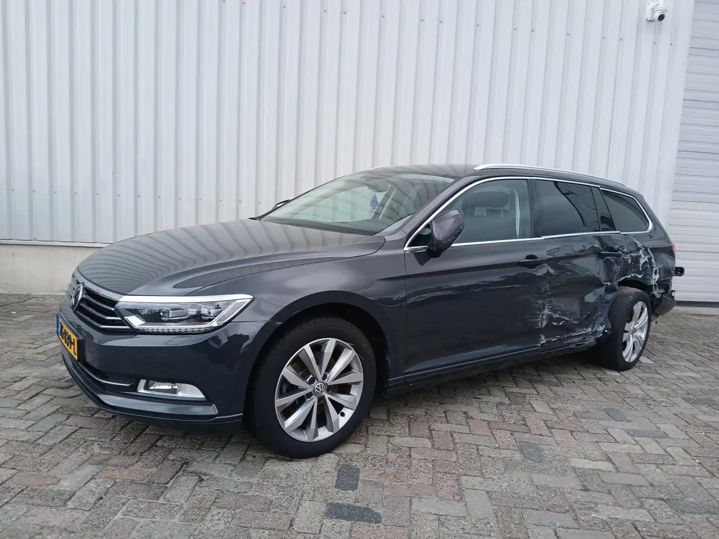 Volkswagen Passat Variant 1.5 TSI Comfortline Business - Clima - Schade - BP Grau - 2