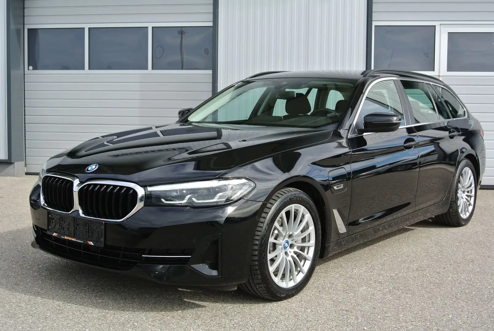 BMW 530 e xdrive touring Aut. * Live-Cockpit * 1. BESITZ Schwarz - 1