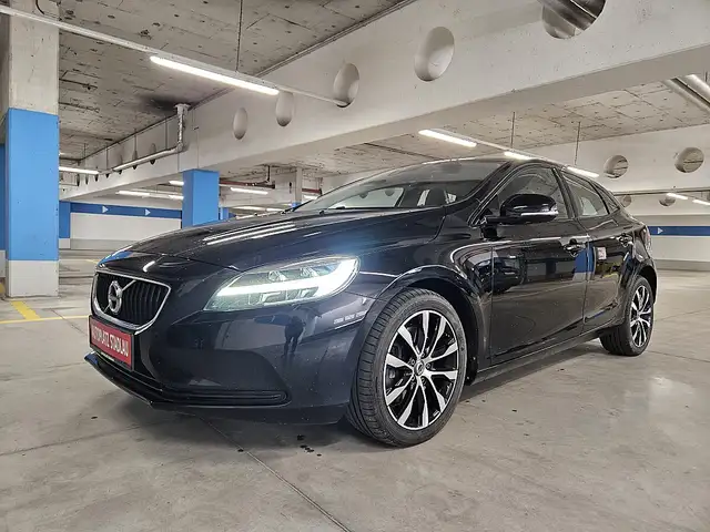 Volvo V40 D3 Momentum Geartronic NAVI LEDER *FINANZIERUNG...