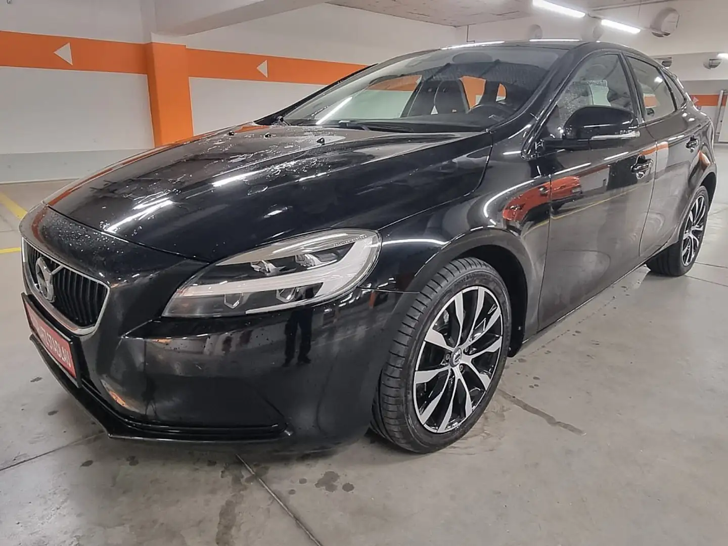 Volvo V40 D3 Momentum Geartronic NAVI LEDER *FINANZIERUNG... Schwarz - 1