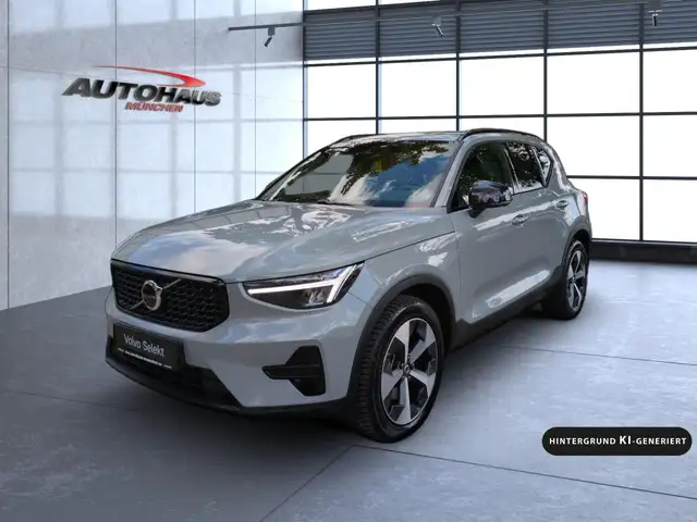 Volvo XC40 view 3