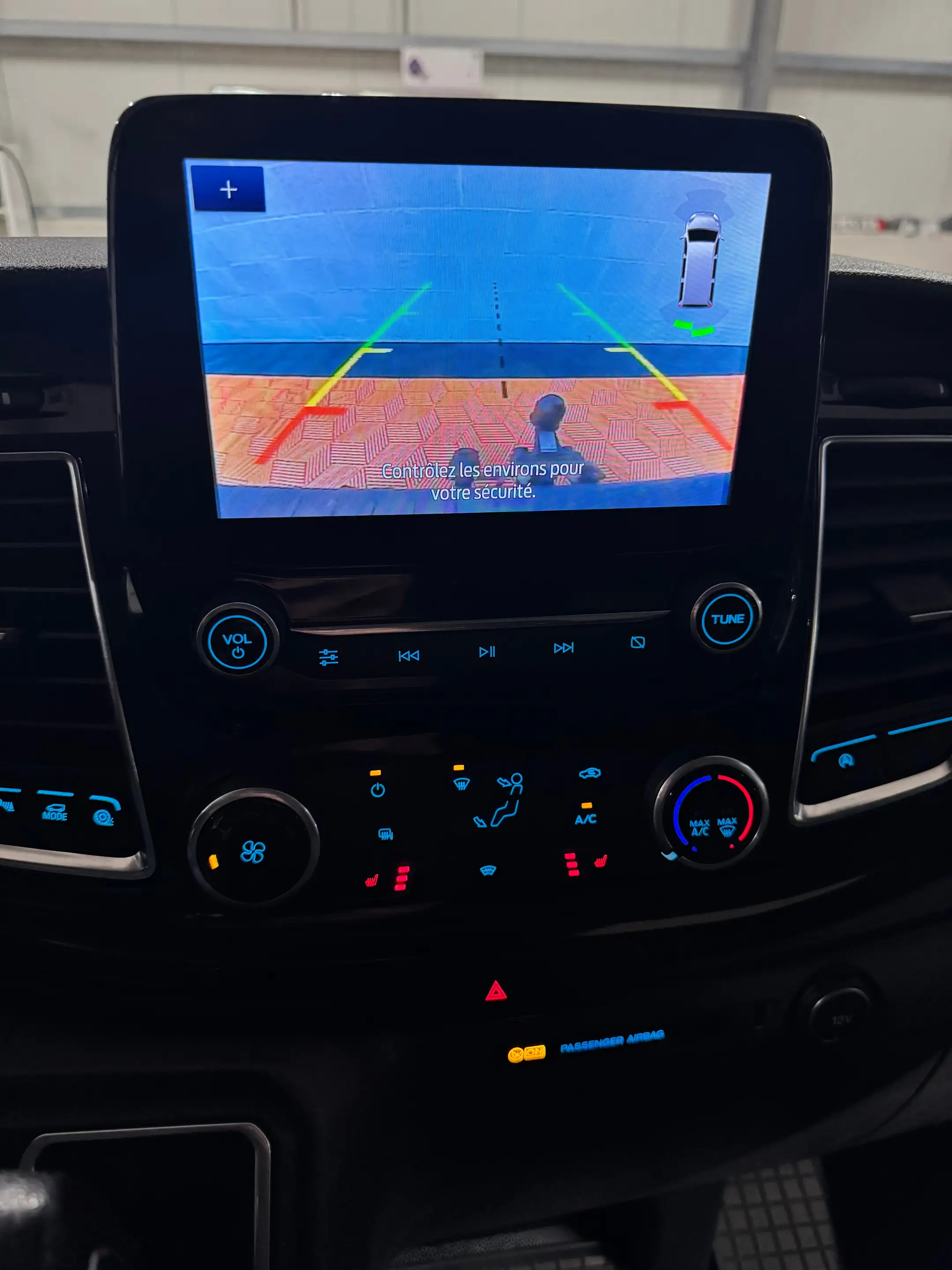 Ford Transit Custom 2.0 TDCi L2H1 Limited Multi S/S (EU6.2) — photo 9
