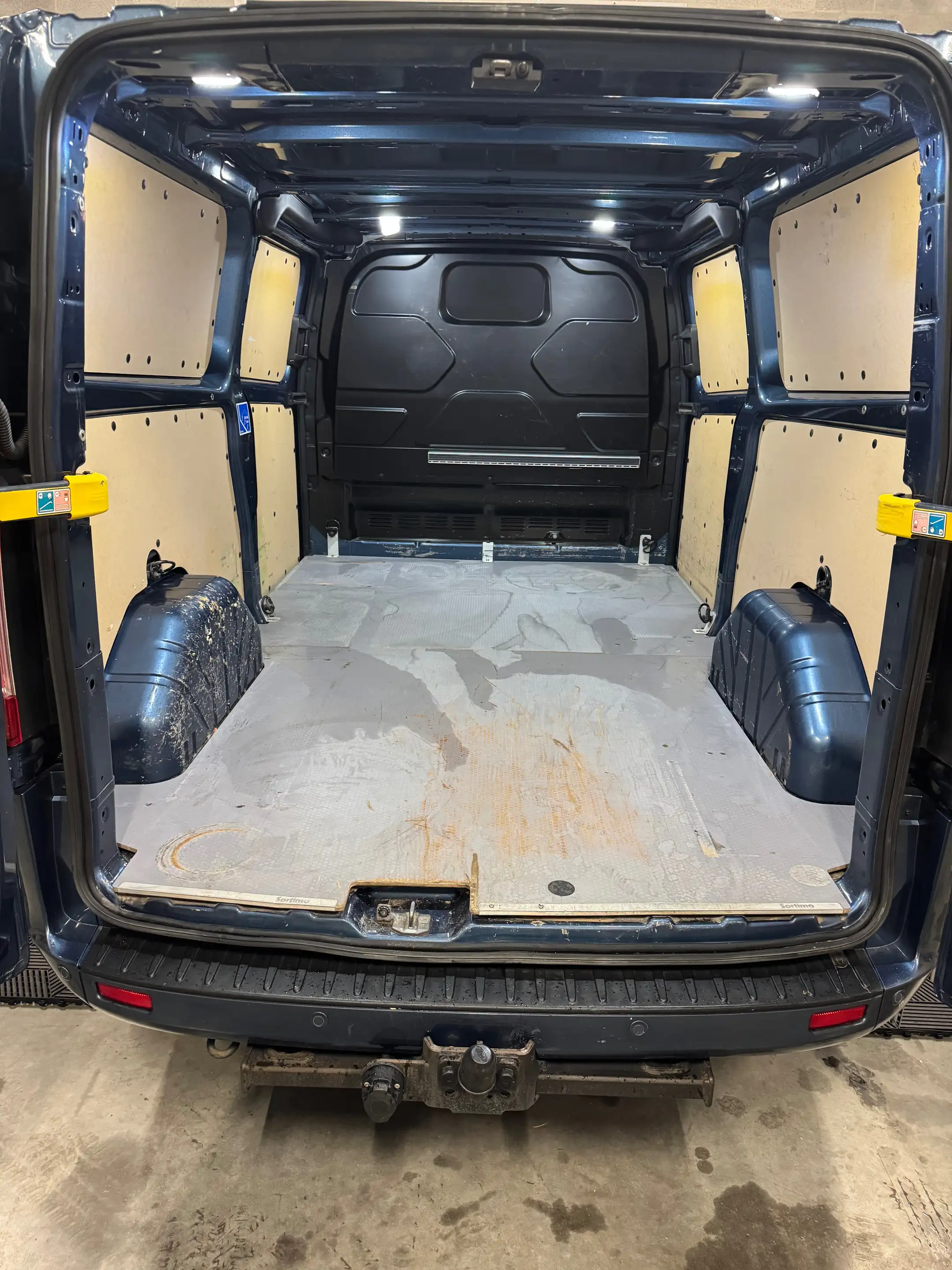 Ford Transit Custom 2.0 TDCi L2H1 Limited Multi S/S (EU6.2) — photo 11