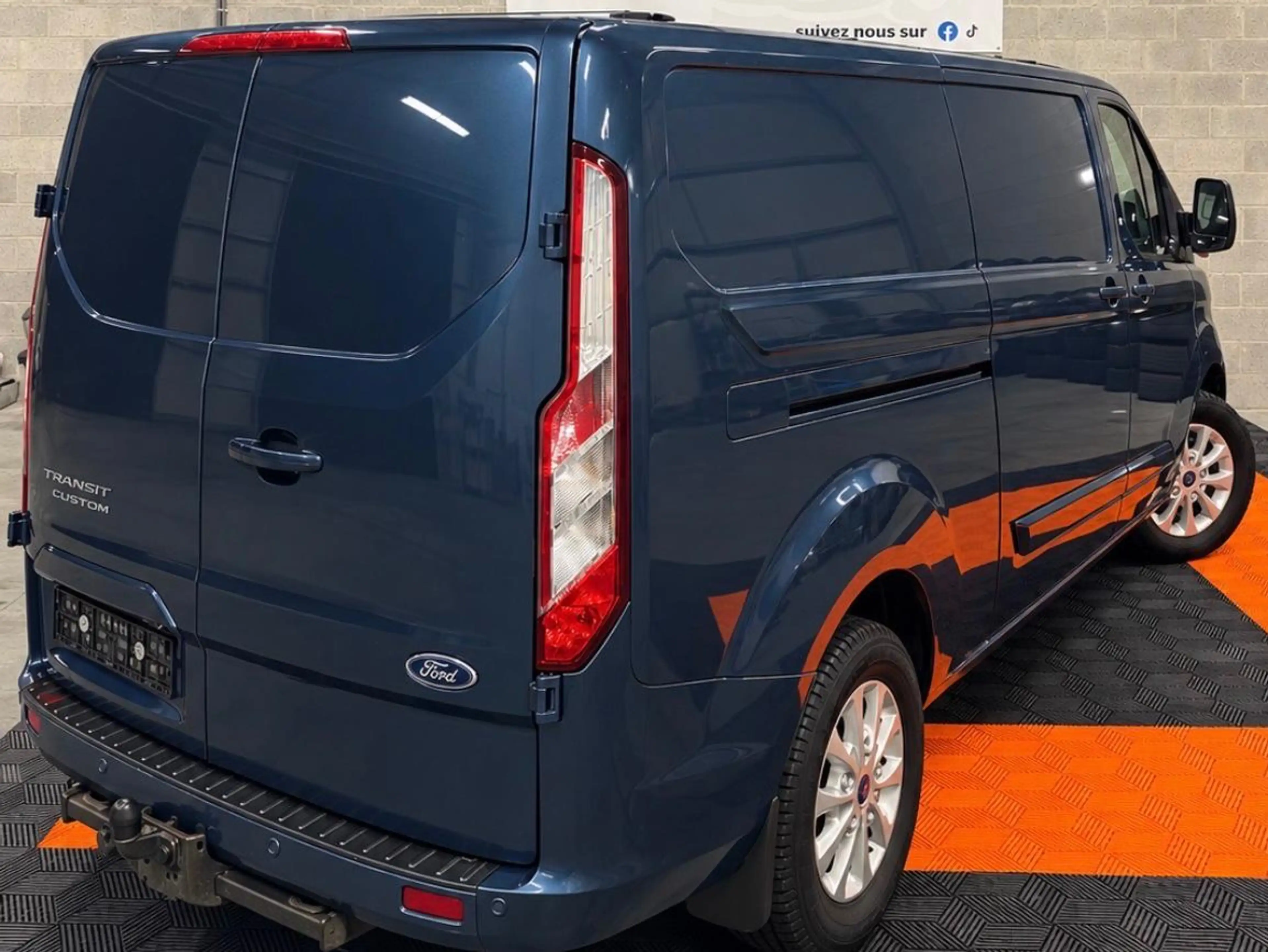 Ford Transit Custom 2.0 TDCi L2H1 Limited Multi S/S (EU6.2) — photo 7