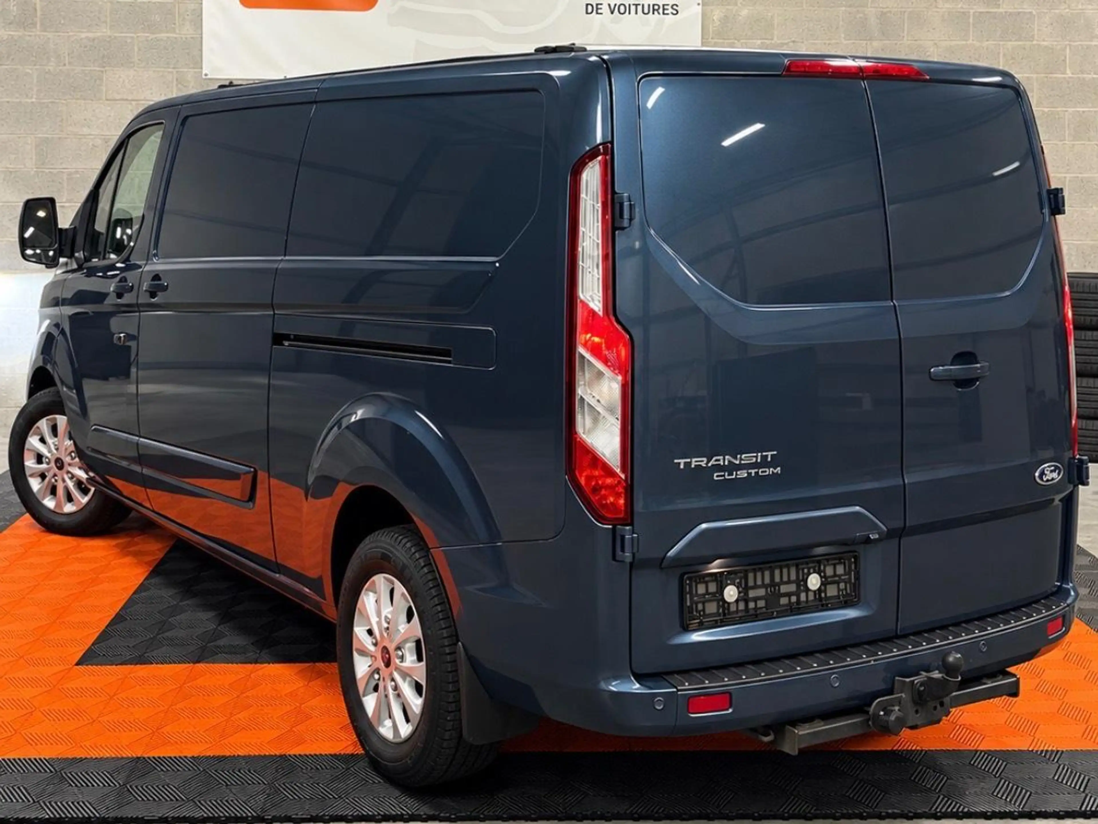 Ford Transit Custom 2.0 TDCi L2H1 Limited Multi S/S (EU6.2) — photo 5