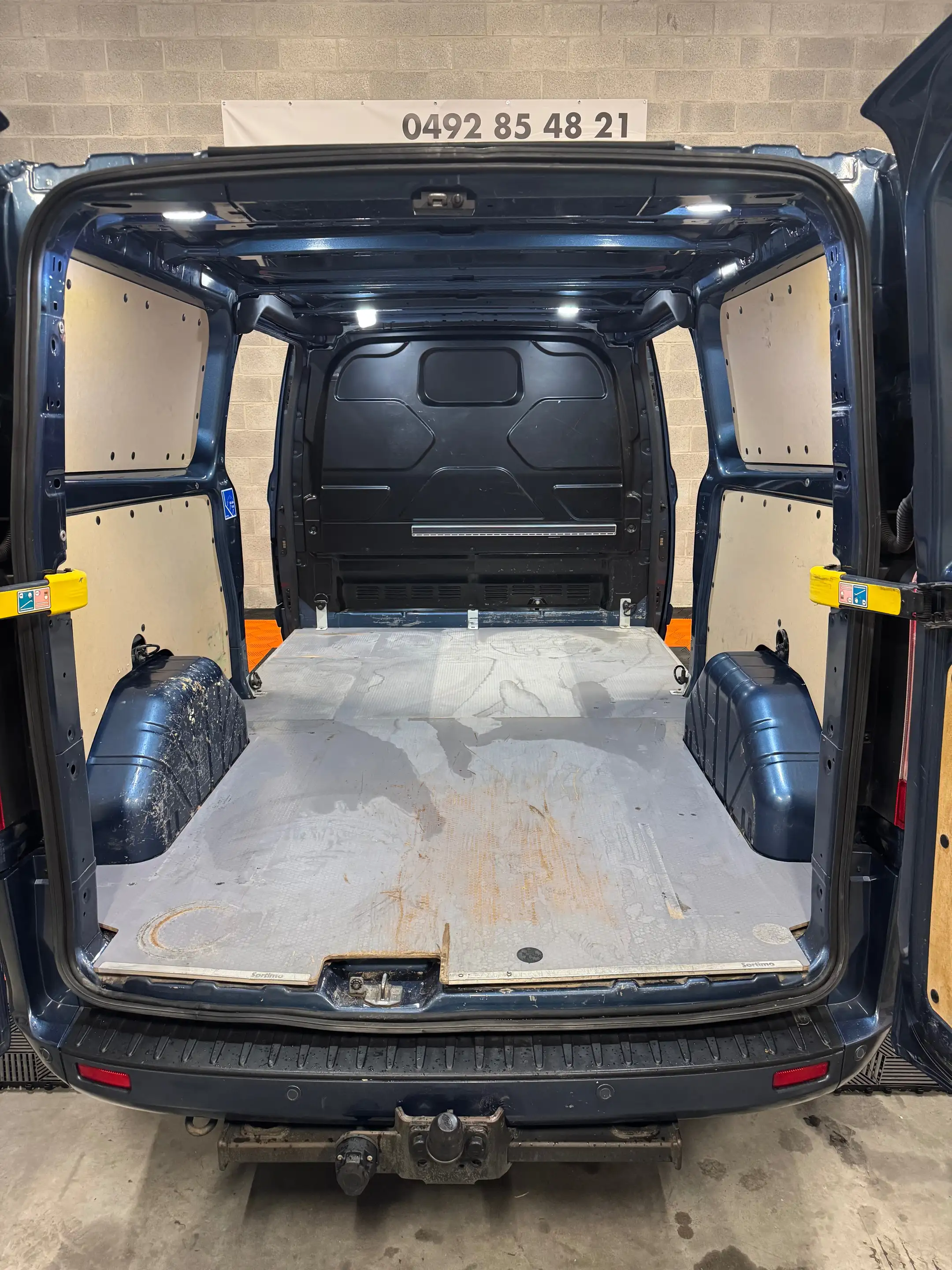 Ford Transit Custom 2.0 TDCi L2H1 Limited Multi S/S (EU6.2) — photo 13