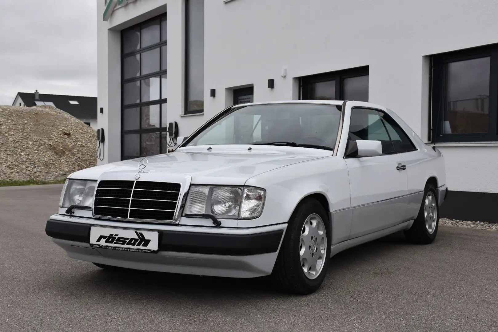 Mercedes-Benz 230 CE Biały - 1