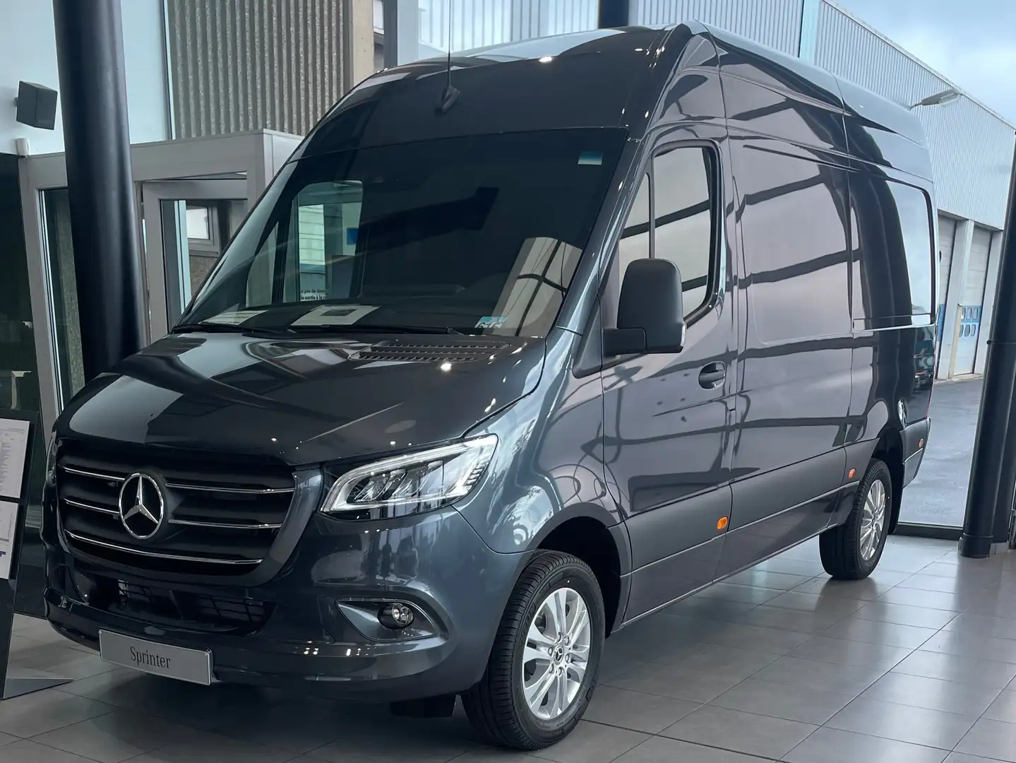 Mercedes-Benz Sprinter 317 2.0 CDI L2H2 RWD 9G-tronic (EUVI-E) Grijs - 1