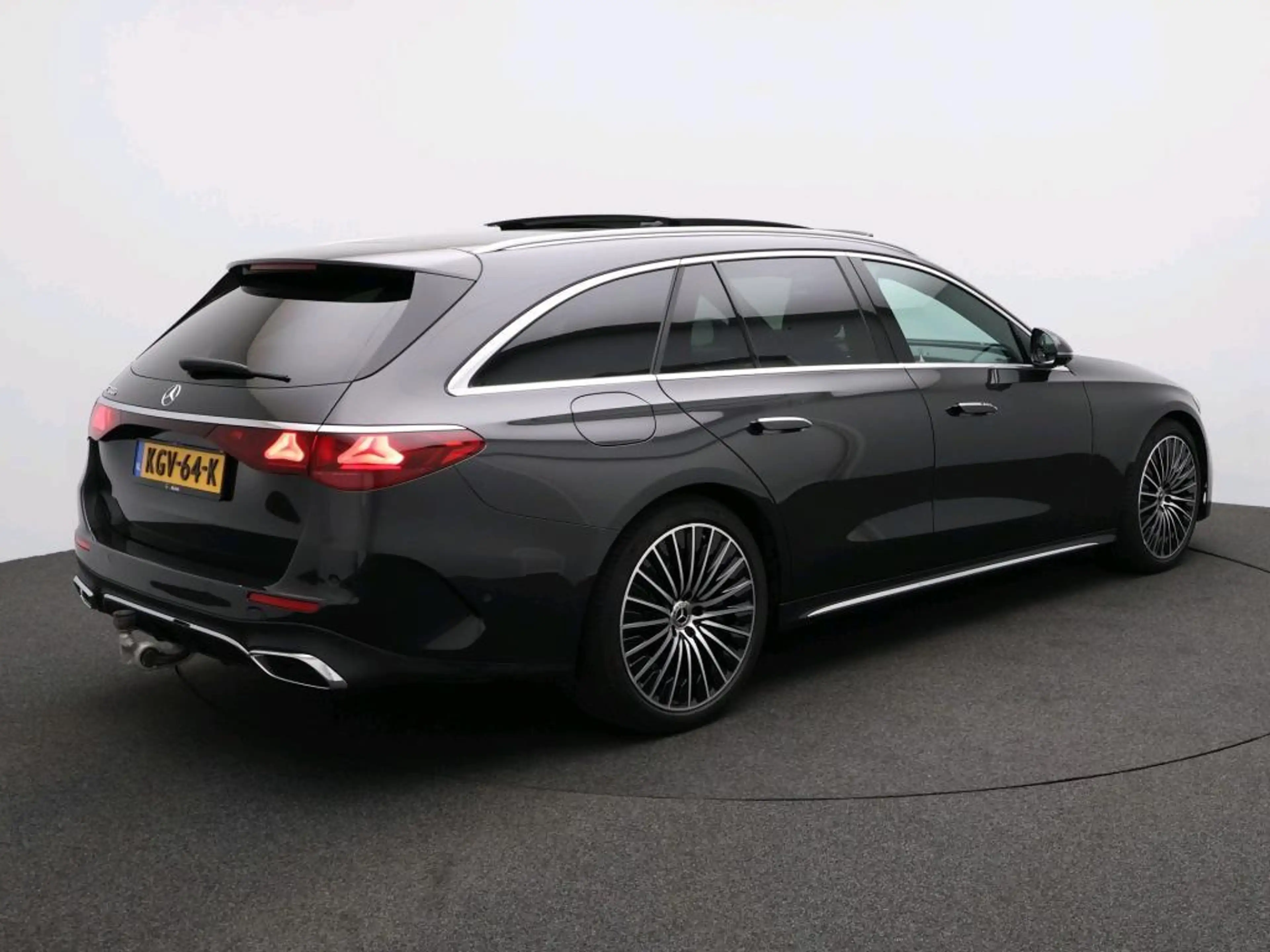 Mercedes-Benz E 300 Estate e Sport Edition — photo 2