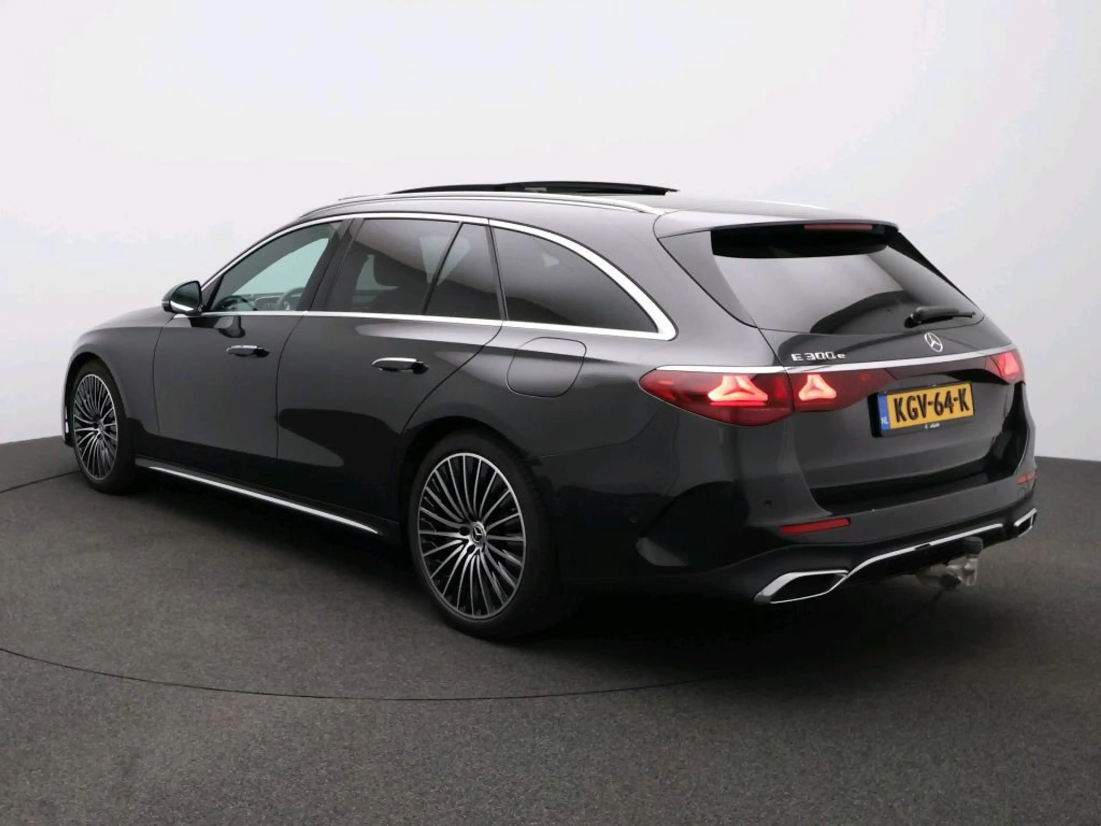 Mercedes-Benz E 300 Estate e Sport Edition — photo 4