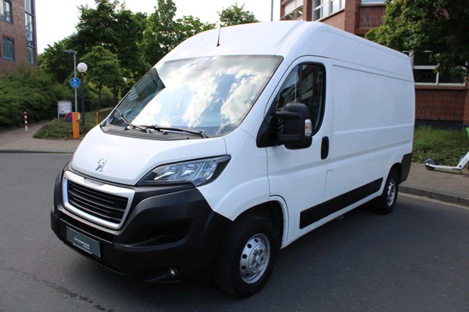 Peugeot Boxer Kasten S&S L2H2 AHK/Spurhalte/Kamera/Klima Weiß - 2