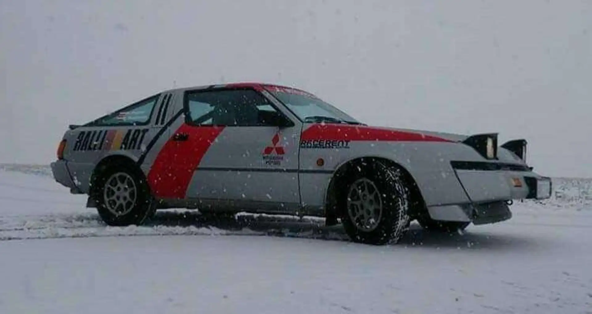 Mitsubishi Starion Gümüş rengi - 1