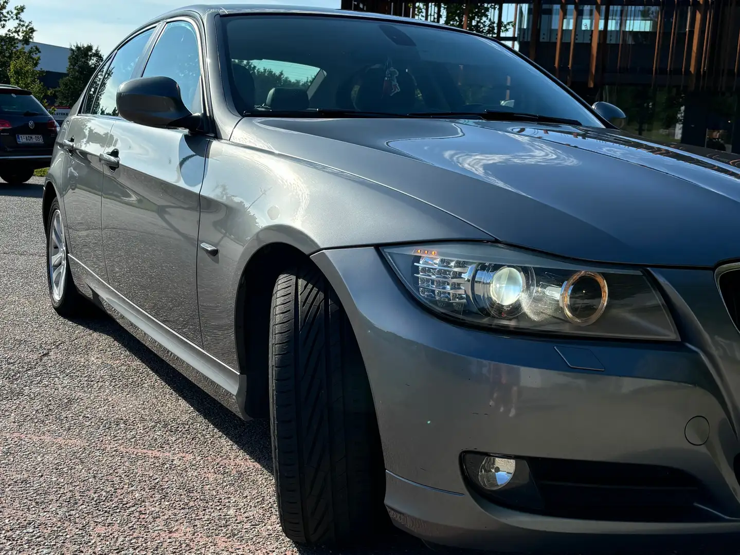 BMW 318 318i siva - 2