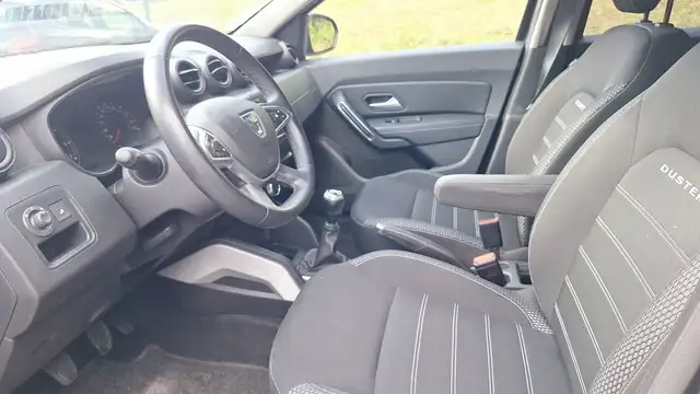 Dacia Duster view 8